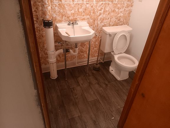 Full bath in basement