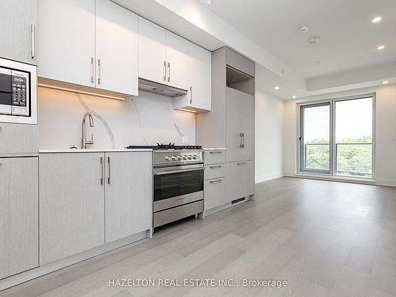 3rd image of 8 Manor Rd W #605
