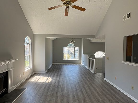 3rd image of 3335 Saint James Pl