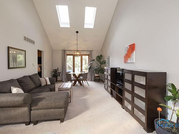 2nd image of 620 Indian Wells Ln