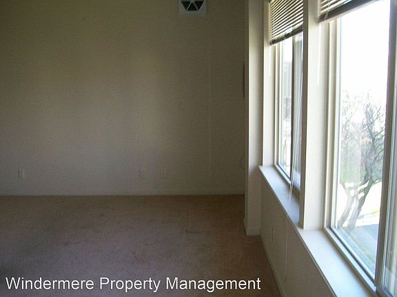 4th image of 1931 Melrose St APT 202