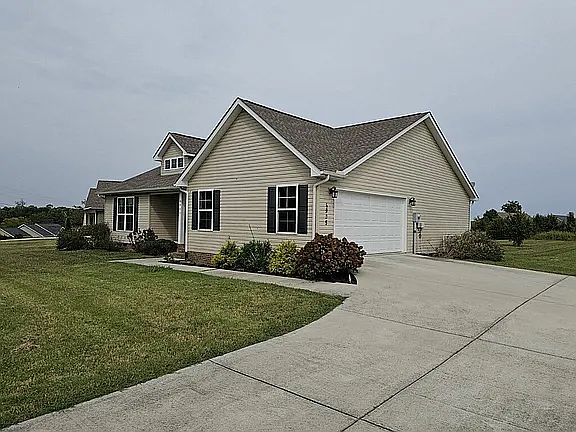 2nd image of 4905 Cedar Creek Cir