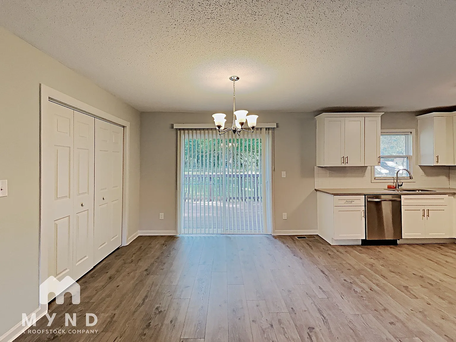 4 bed, 2.0 bath, 1404 sqft, $1,925 — Photo 3