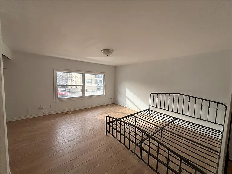 834 Exmouth St #22 — Photo 11