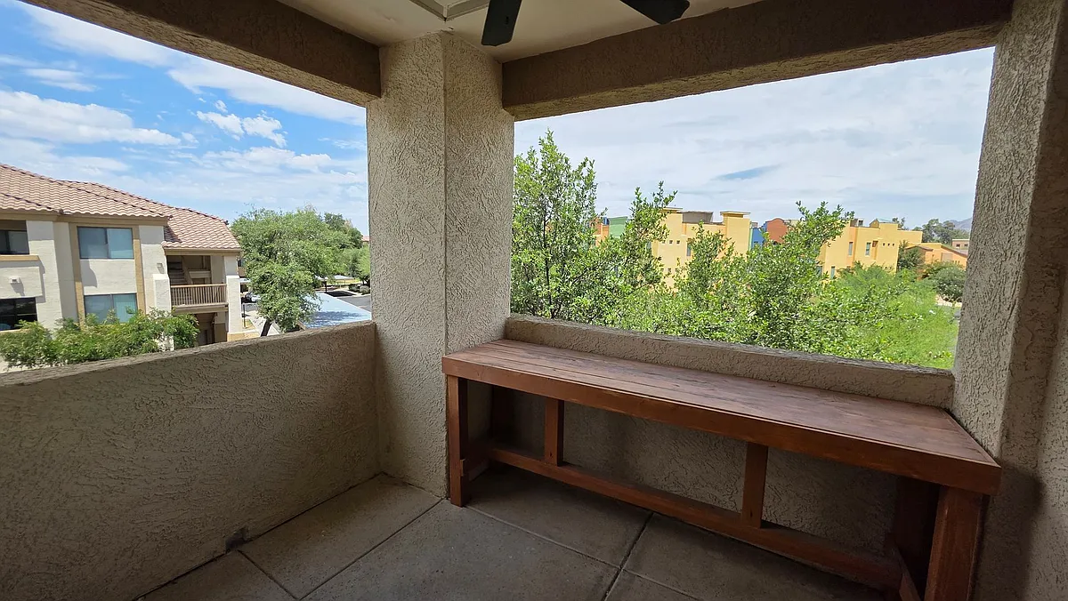 Building Photo - 2550 E River Rd #16304