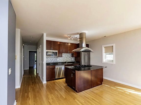 4th image of 2736 W Montrose Ave APT 2E