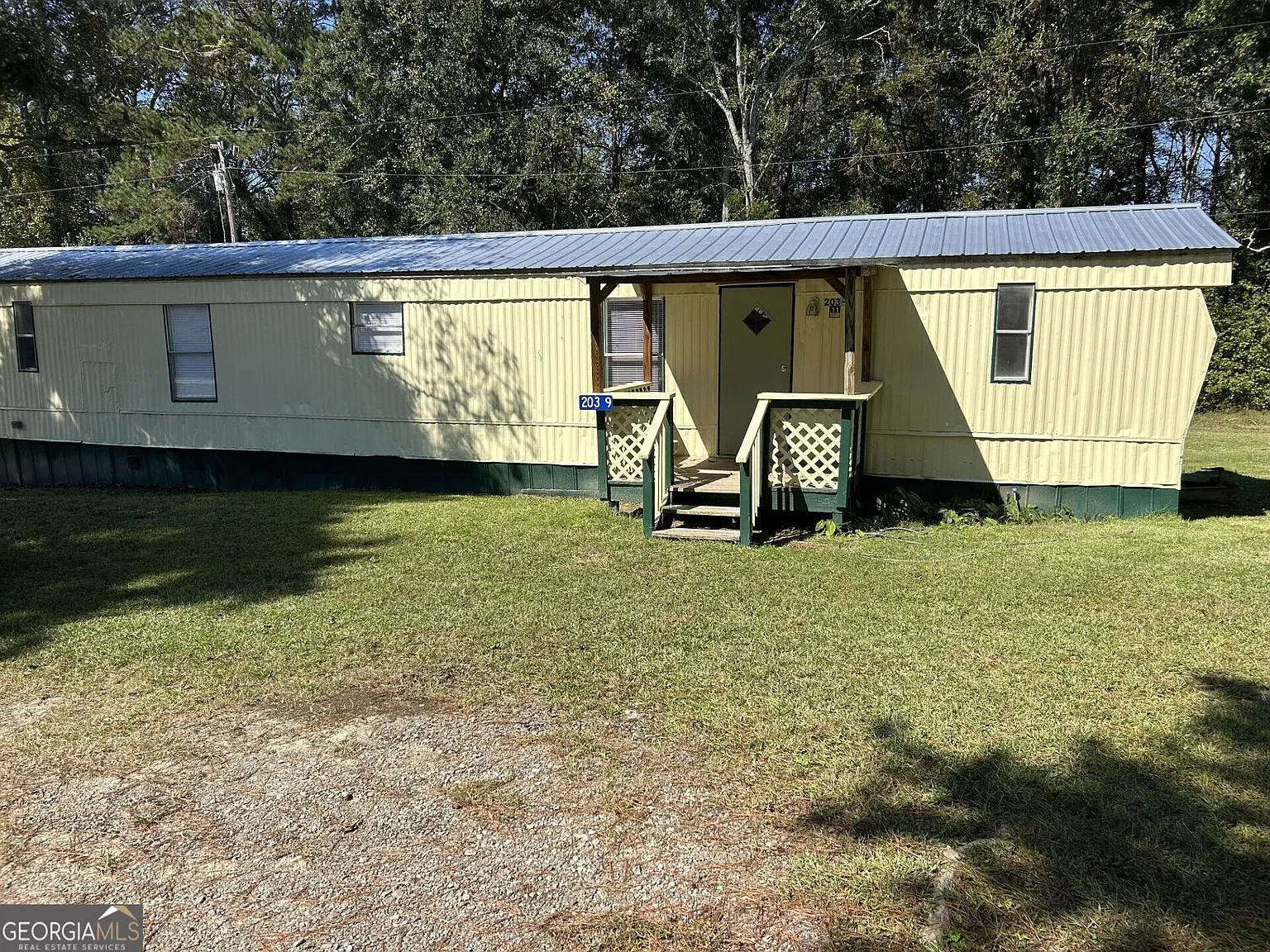 3 bed, 2.0 bath, 780 sqft, $1,300 — Photo 1