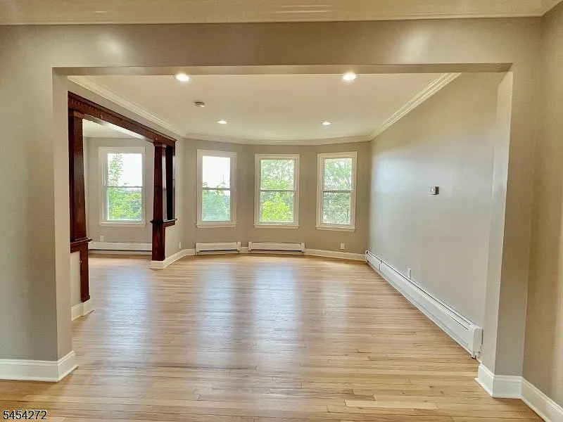 4 bed, $3,600 — Photo 2