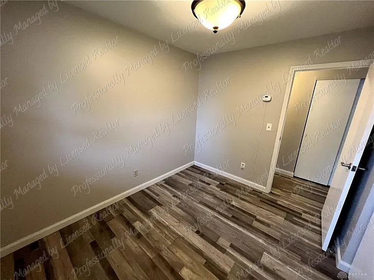 635 Cyril Ct — Photo 17