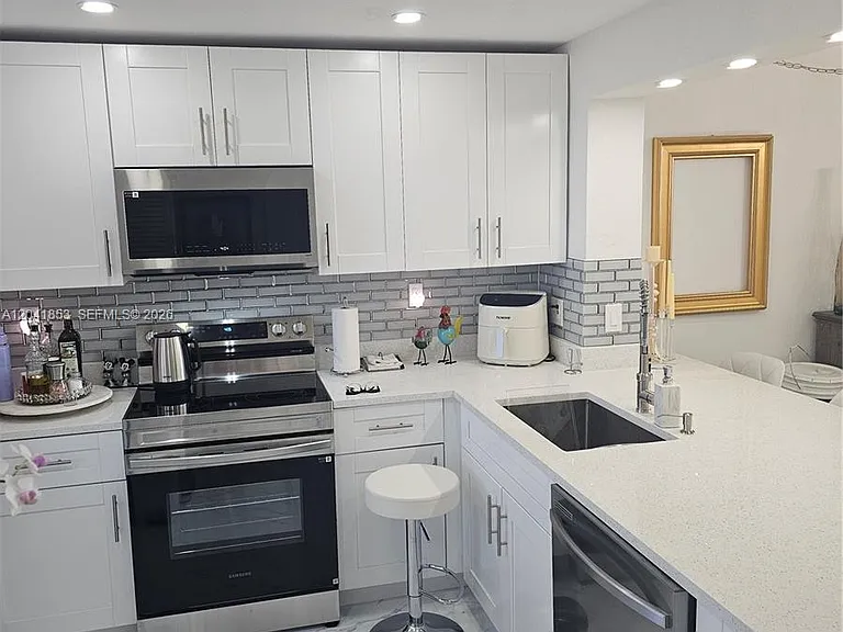 3910 Inverrary Blvd #703B — Photo 25