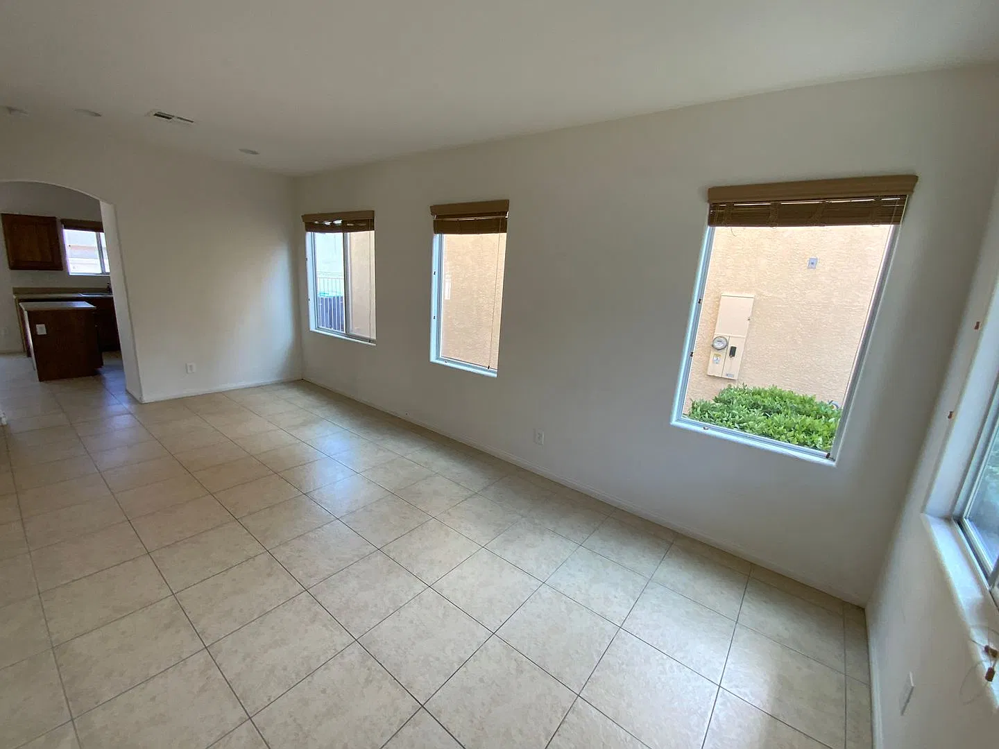 Nw Area -Charming 2 Story With Open Floor Plan — Photo 2