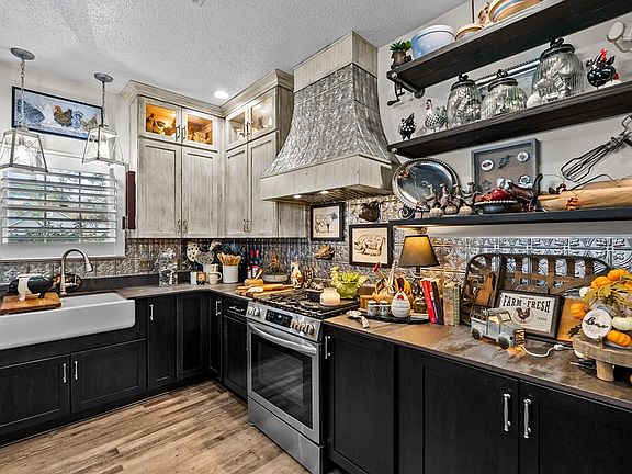 4th image of 84 Weaver Ln