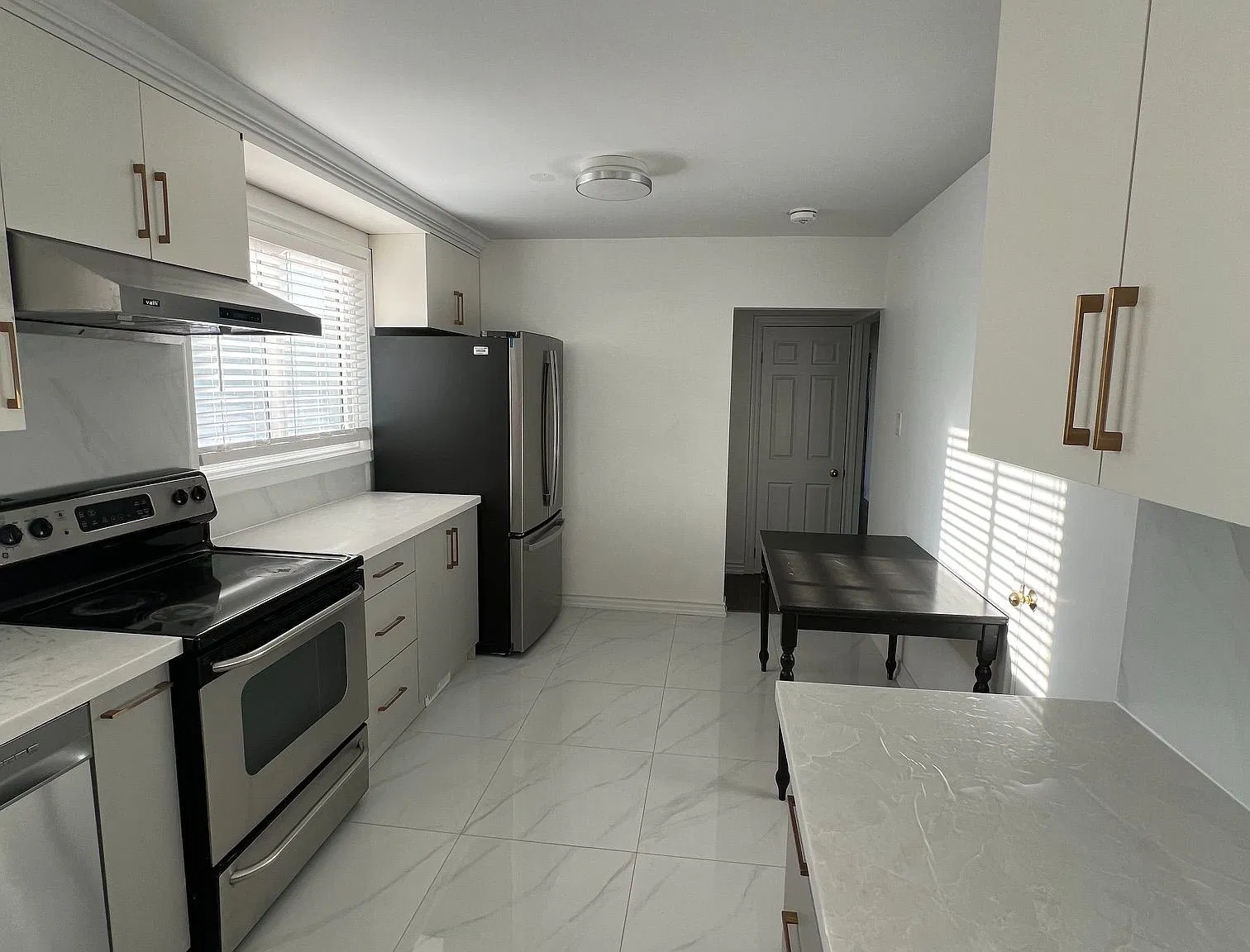 4 bed, $3,480 — Photo 2
