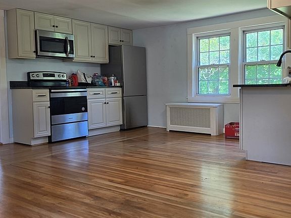 5th image of 30 Torrey Rd #2