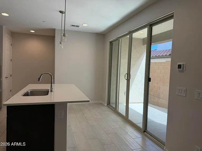 2820 N Evergreen St — Photo 3