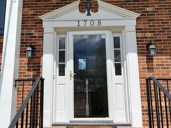 2nd image of 1708 Meadowview Ln