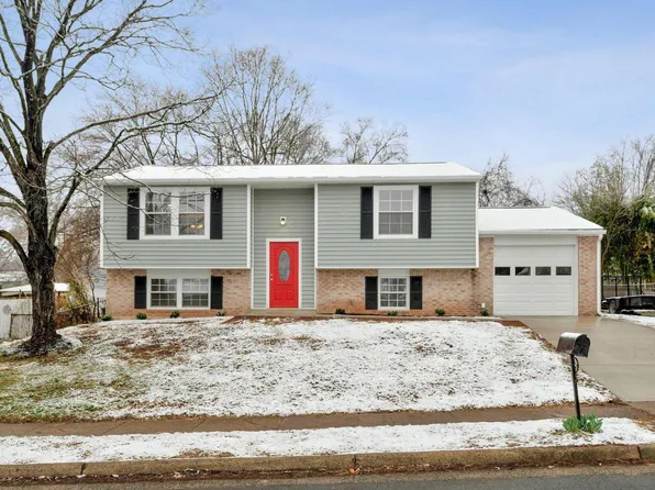 709 N Belfort St, Sterling, VA 20164