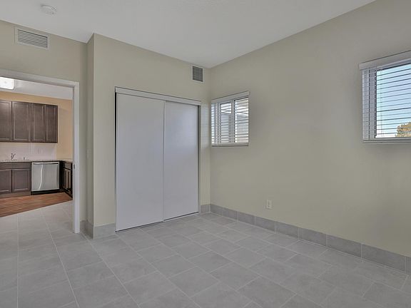 5th image of 1040 Como Ave SE #405