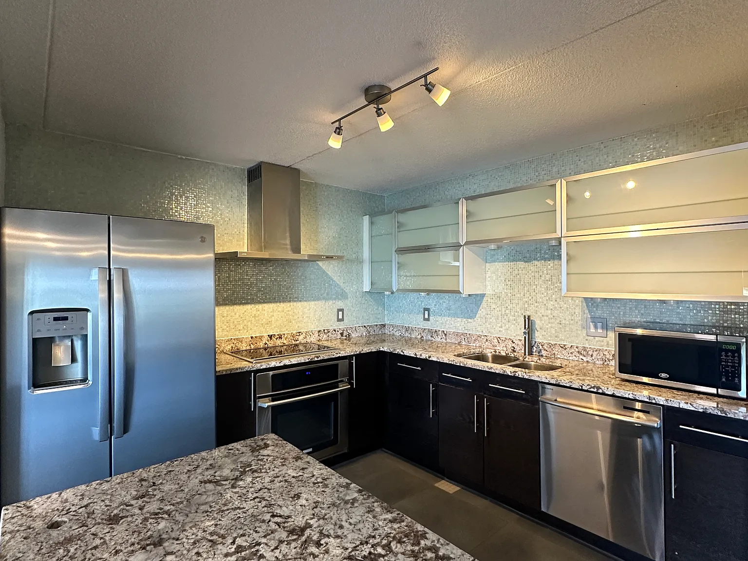 200 Cove Way — Photo 2