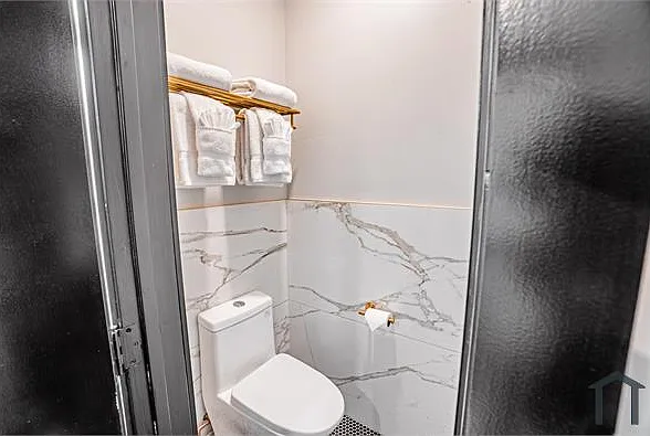 421 E St #2 — Photo 7