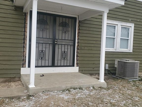 3rd image of 2147 Buckeye Cir