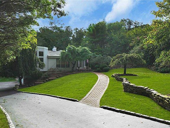 3rd image of 37 Roslyn Ct