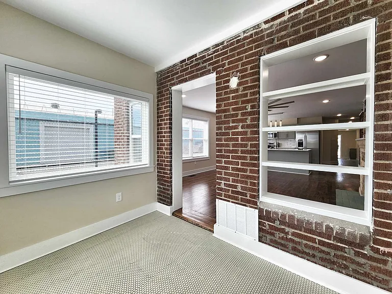 2529 E Admiral Pl #A — Photo 10
