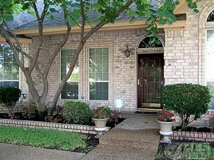 Front of Home with Covered Porch - 6905 Vista Ridge Ct