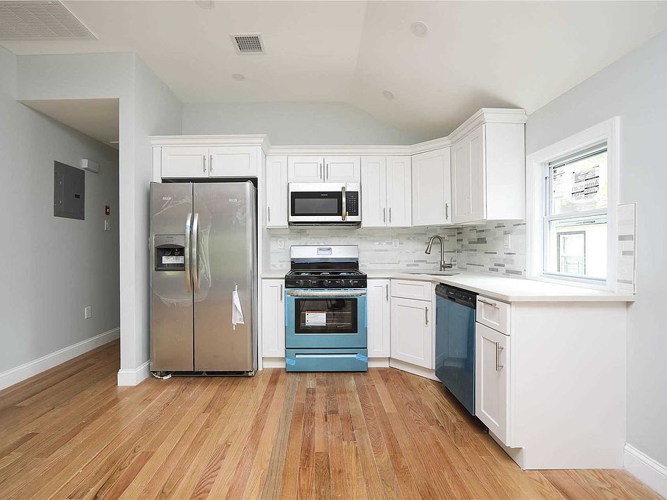 1st image of 11537 140th St