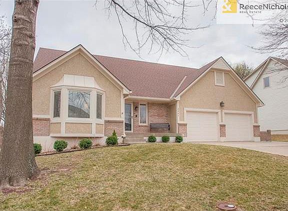 2nd image of 2241 NE Waterfield Ln