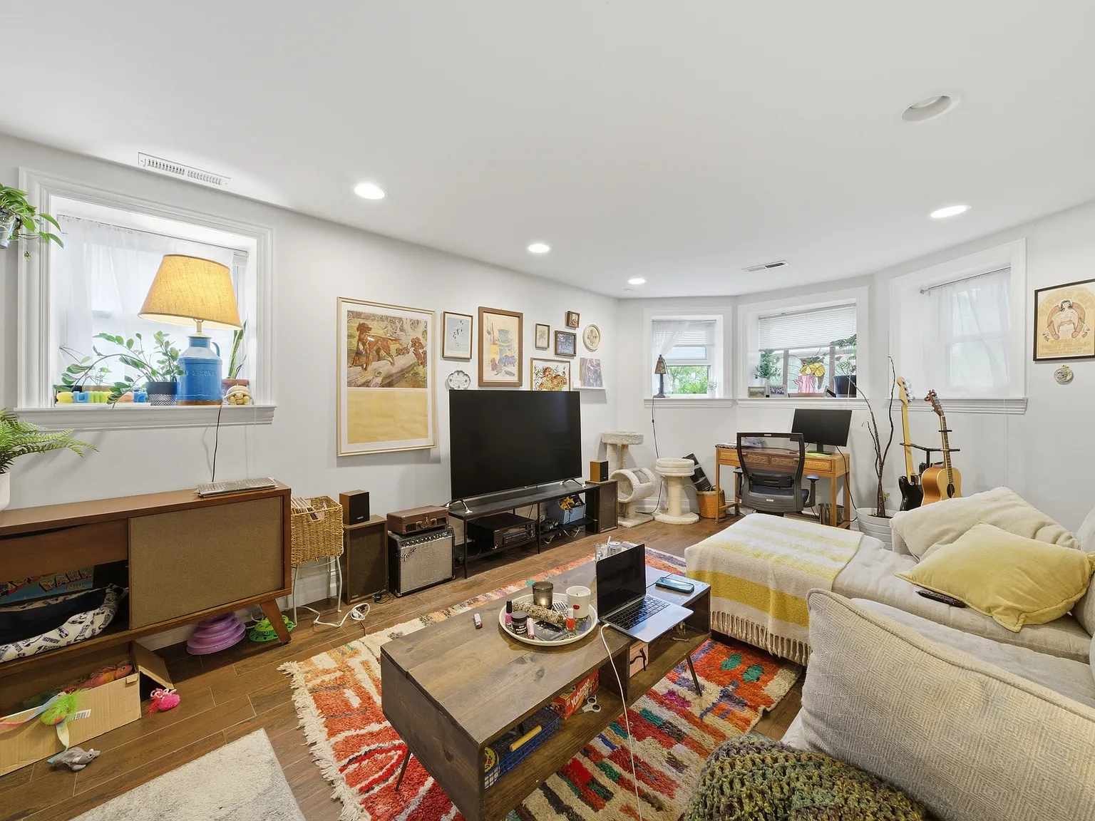 1 bed, 950 sqft, $2,400 — Photo 3
