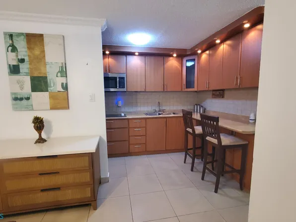 6471 Isla Verde Ave #15, Carolina, PR 00979