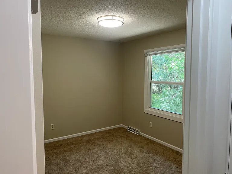 10610 Johnson Cir #10610 — Photo 9
