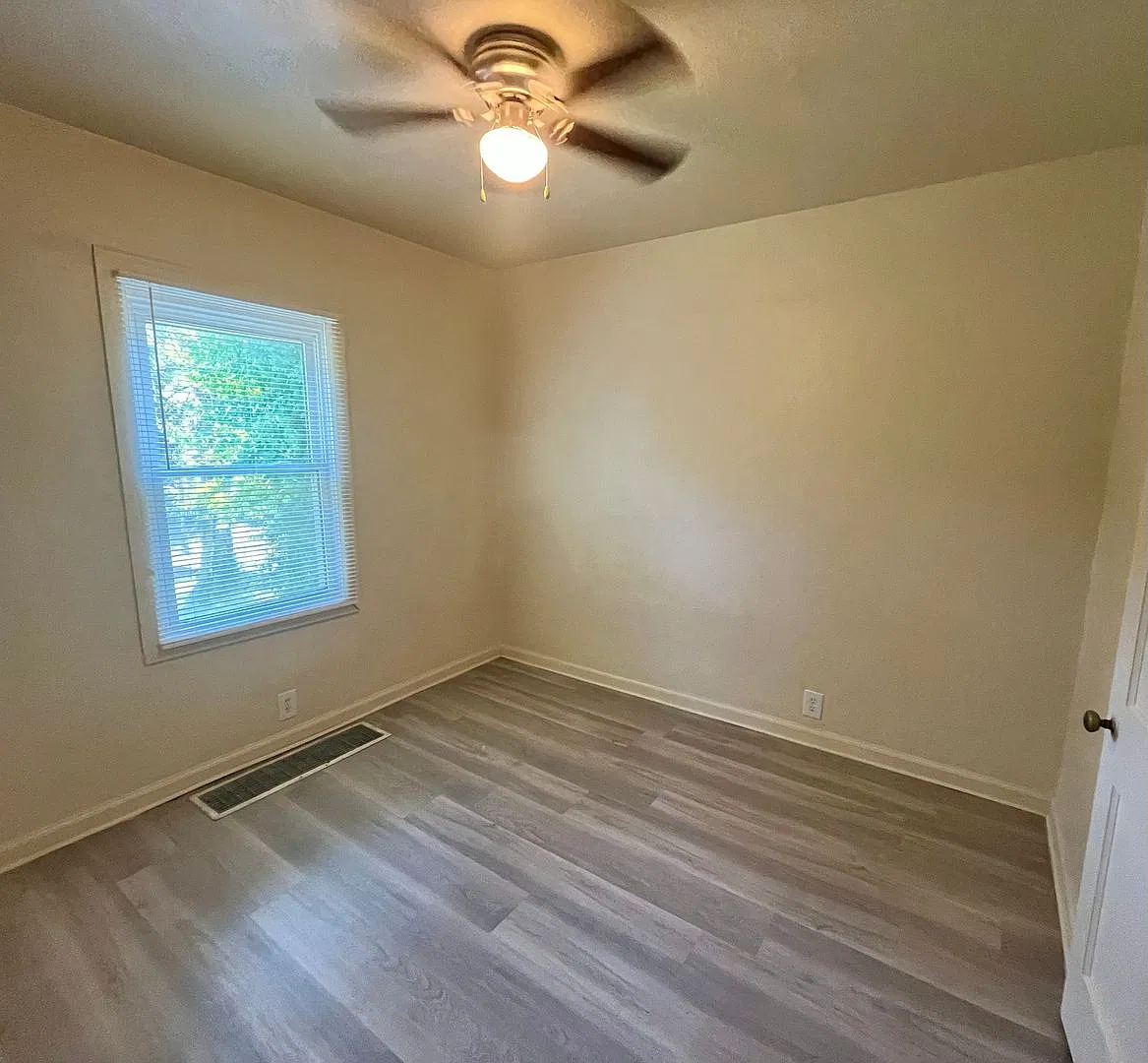 2 Bedroom House in Alton — Photo 4