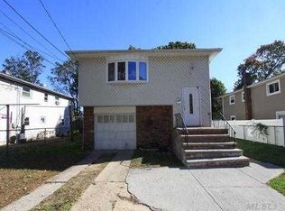 280 Sherman St, Westbury, NY 11590