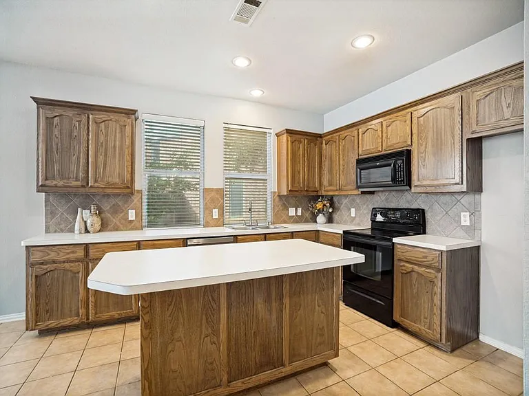 2737 Lynx Ln — Photo 11