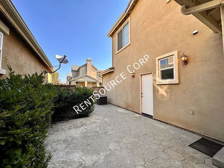 24162 Willowbrooke Ct — Photo 15