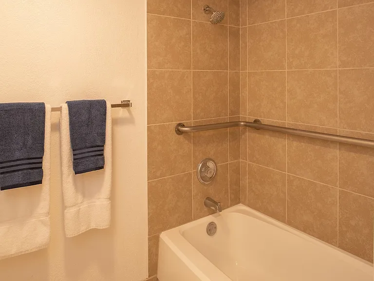 Victorian Villas Apartments — Photo 22