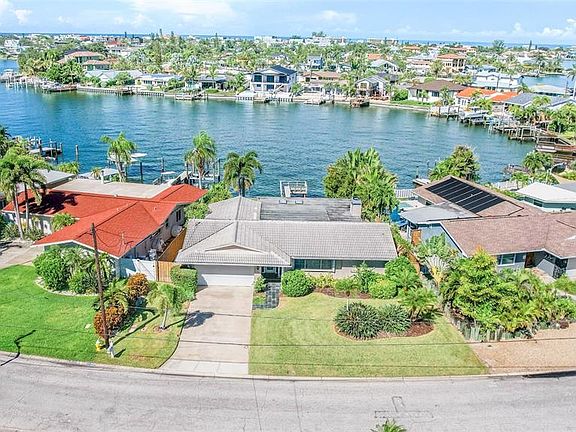 2nd image of 513 HARBOR DRIVE N