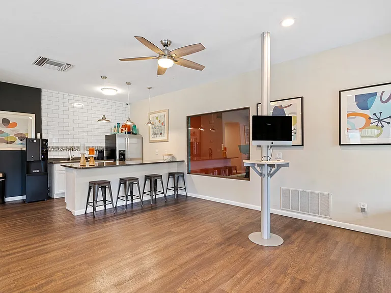 Verde Apartments — Photo 9