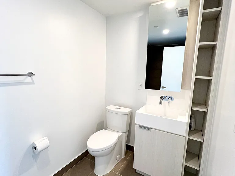 370 Martha St #1307 — Photo 6