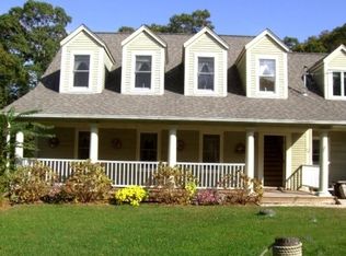 1 Bittersweet Ave S, Hampton Bays, NY 11946