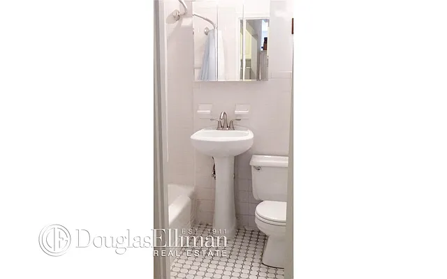 Rented by Douglas Elliman | media 15