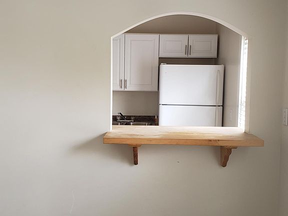 4th image of 38 Freebody St #303