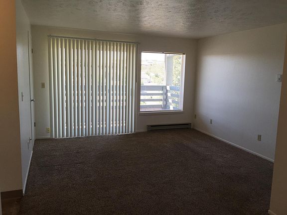 2nd image of 921 SE Klemgard St APT F6