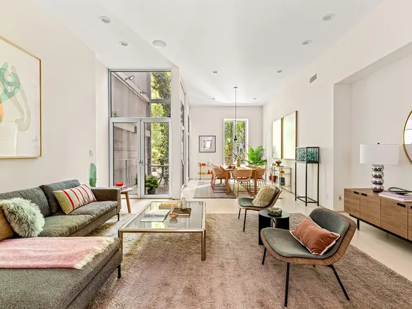 240 East 61st Street image 3 of 24