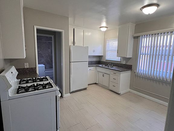 4th image of 4144-4152 Somerset Dr #50-04