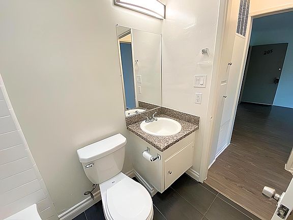 2nd image of 5030 Maplewood Ave APT 205