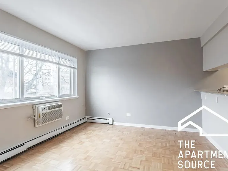 661 W Grace St #417 — Photo 3