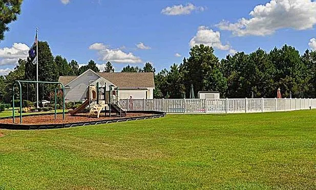 420 Hillsborough Dr — Photo 22